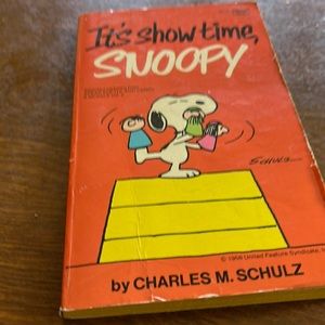 It’s show time Snoopy book